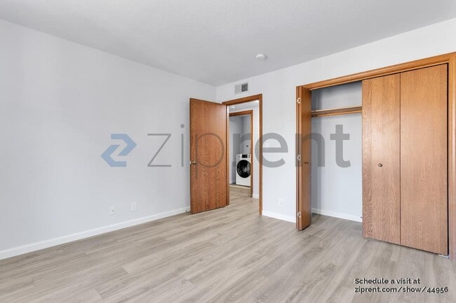 Building Photo - 1026 San Luis Cir