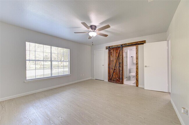 Building Photo - 236 E Castle Harbour Dr