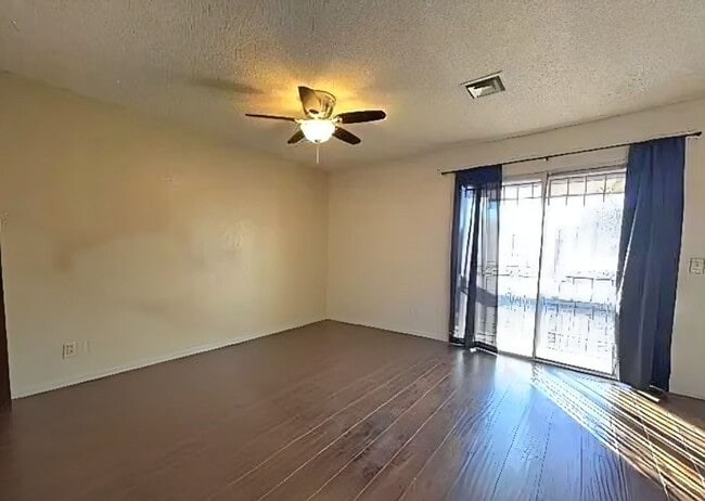 Building Photo - 2045 S 14th Ave