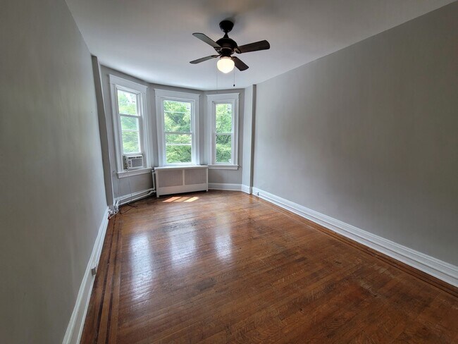 Building Photo - 308 E 33rd St