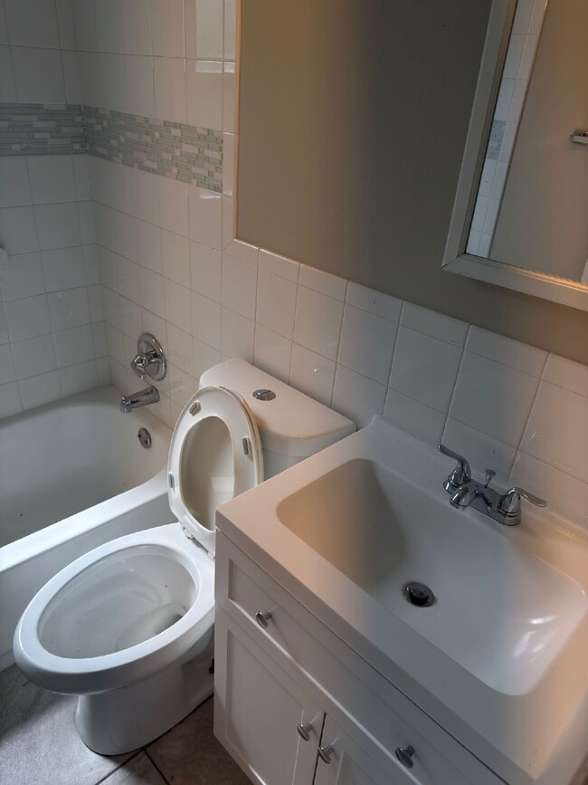 Building Photo - 6115 Avila Dr