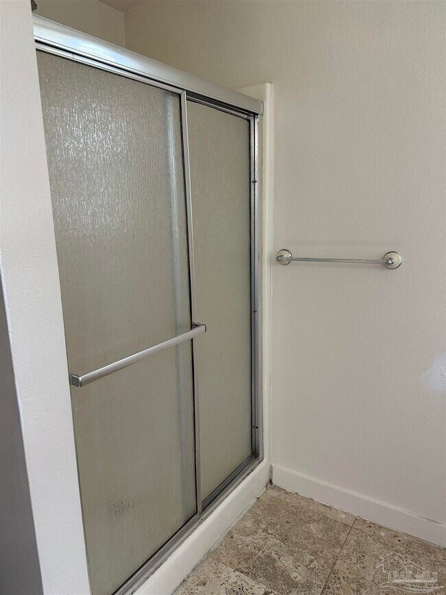 Building Photo - 1052 Well Line Rd