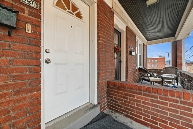 Building Photo - 436 44th St