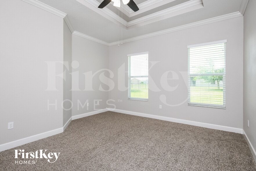 Building Photo - 321 Lake Mariana Pl