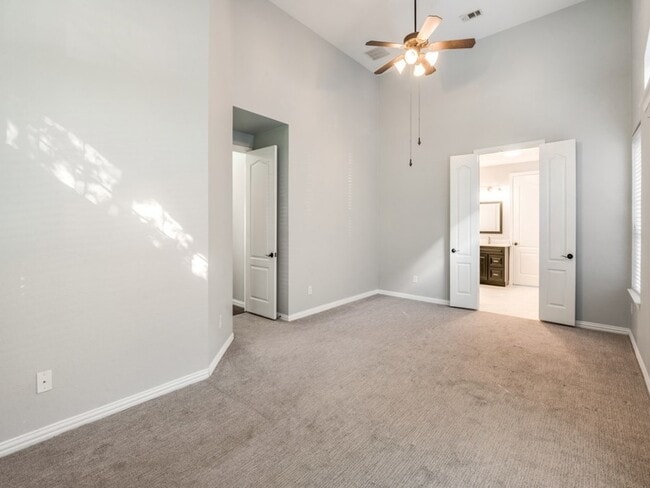 Building Photo - 3250 Woodbine Tr