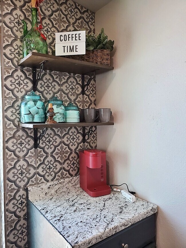 Building Photo - 4507 W Bayshore Dr