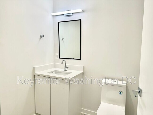 Building Photo - 1460 Belmont St NW