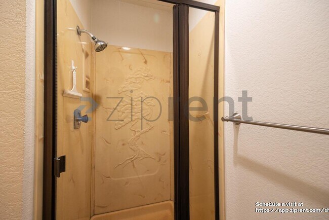 Building Photo - 750 State St