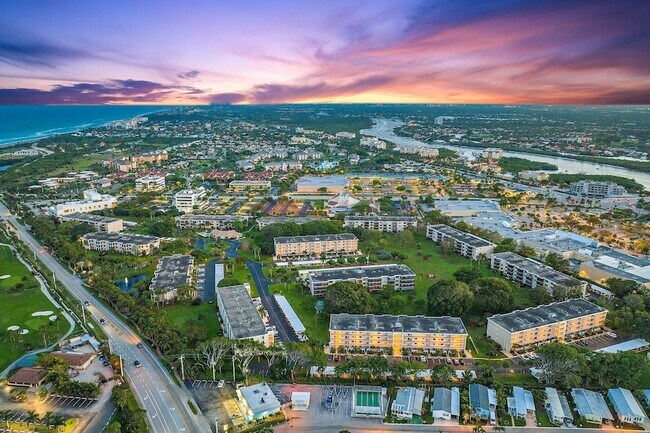 Building Photo - 300 N Hwy A1A