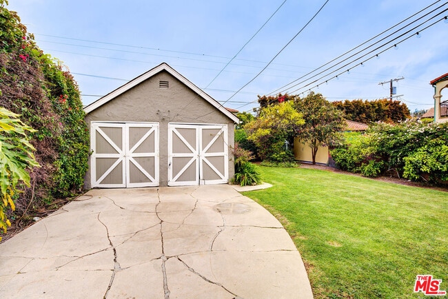 Building Photo - 10372 Tennessee Ave