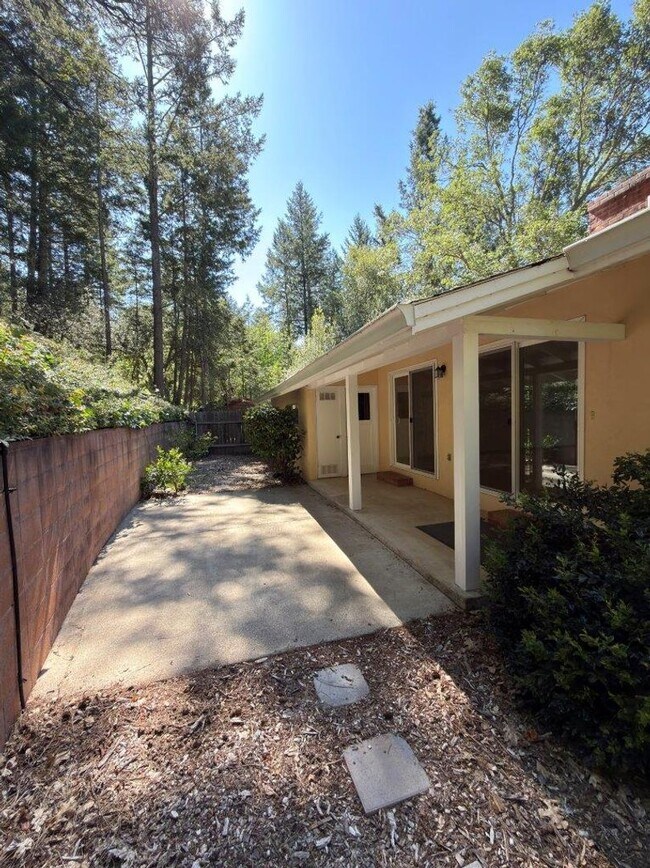 Building Photo - 275 Cold Springs Rd