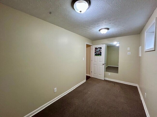 Building Photo - Beautiful 2 Story, 4 Bedroom, with a Full ...