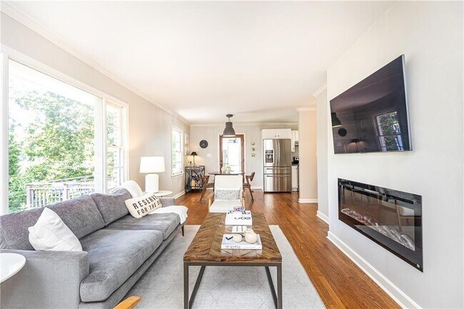 Building Photo - 1295 Lindenwood Ln NE