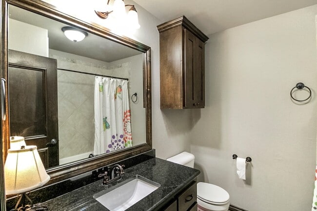 Building Photo - Perfect 4 bed, 2 bath, 3 car in The Grove/Deer Creek