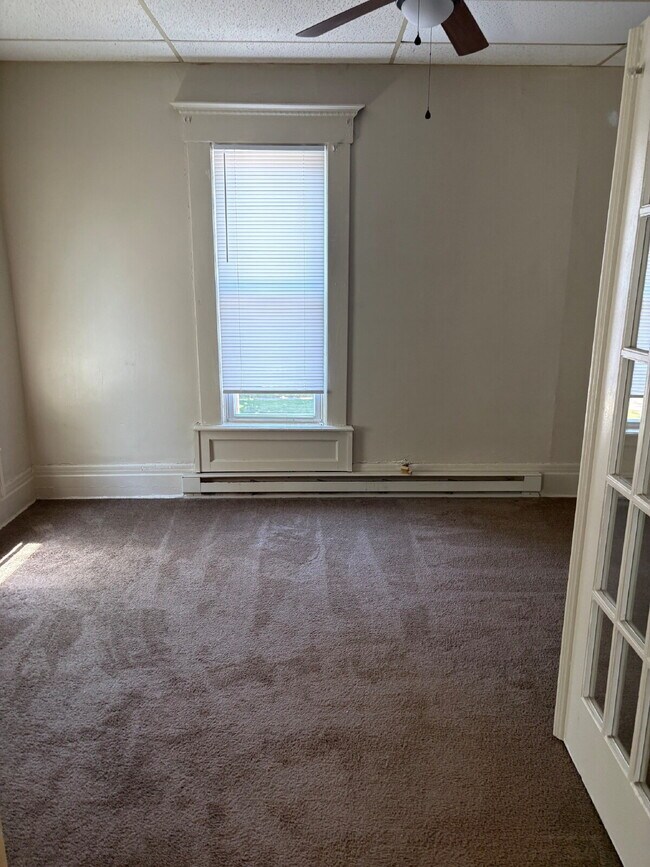Building Photo - Super Clean 1 Bedroom Apartment