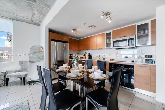 Building Photo - 3250 NE 1st Ave