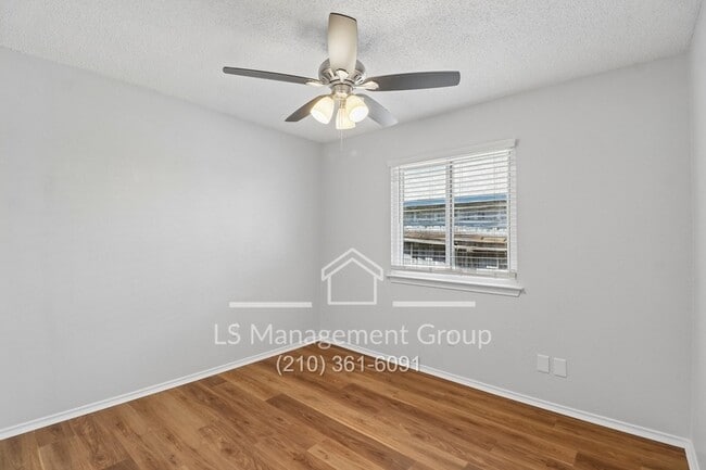 Building Photo - 3118 Bear Springs Dr