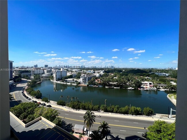 Building Photo - 2555 Collins Ave