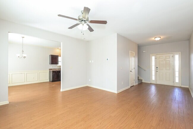 Building Photo - 466 Hill Crest Cir