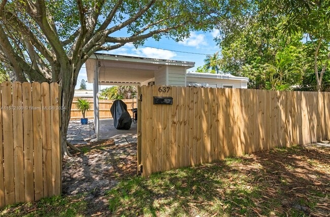 Building Photo - 637 37th St