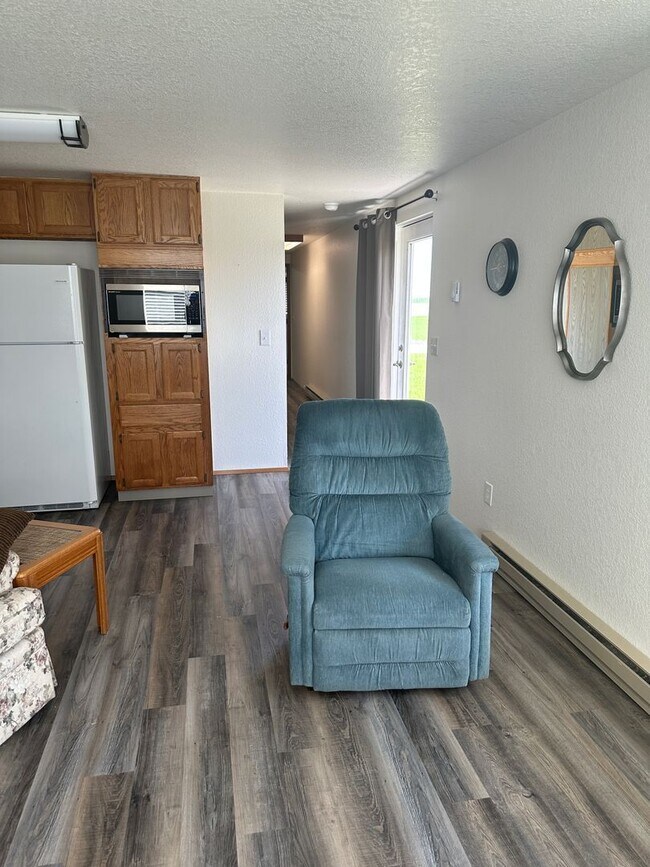 Building Photo - Quiet property in the county!