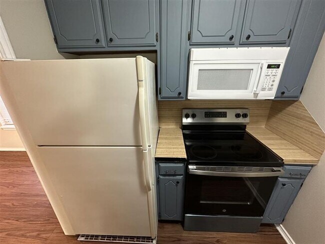 Building Photo - 12758 Candleridge Dr