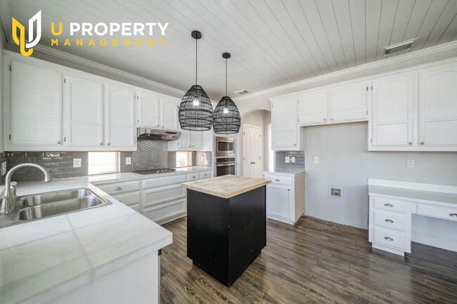 Building Photo - Beautiful two-story home in Flower Mound