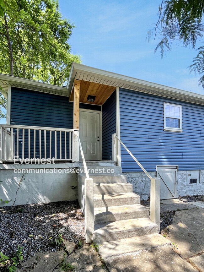 Building Photo - 2301 Seifried St