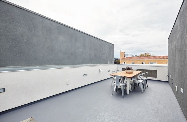 Building Photo - 8412 Blackburn Ave