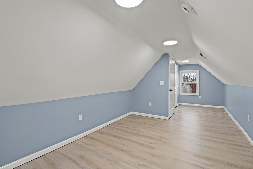 Building Photo - 275 Clinton Pl