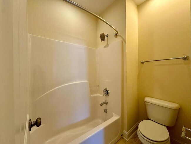 Building Photo - 563 Balsam Fir Dr