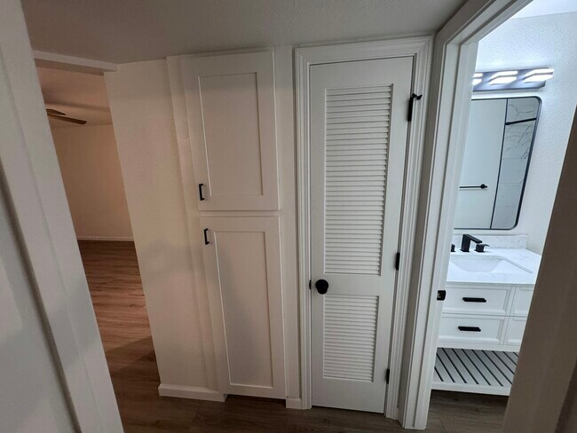 Building Photo - 2130 N Glenn Ave