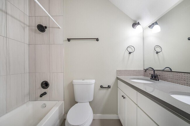 Building Photo - 5324 N Maryland Ave