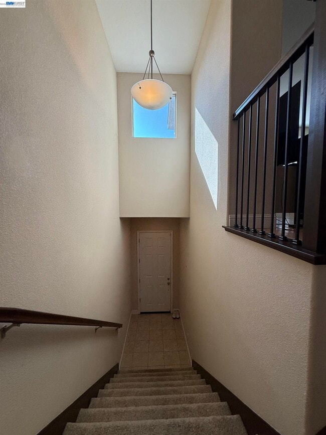 Building Photo - 6492 Bayview Dr