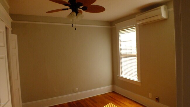 Building Photo - 2120 Herschel St