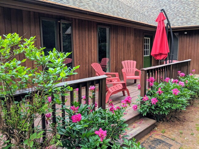 Building Photo - 140 Paquette Cir