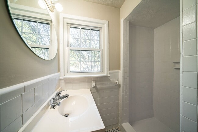 Building Photo - Beautifully Updated Corner Lot Home!