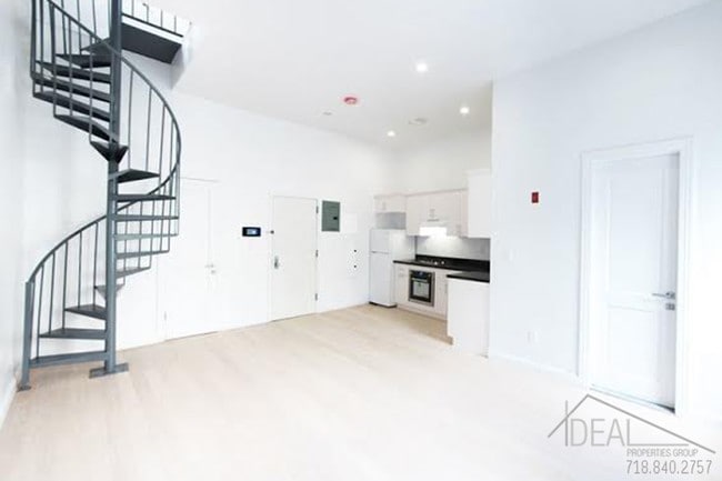 Building Photo - 68 Herkimer St