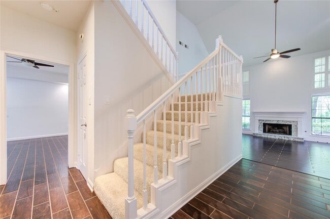 Building Photo - 25 Fairway Oaks Pl