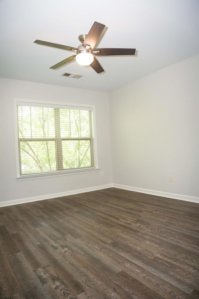 Building Photo - 851 Stratum Way SE
