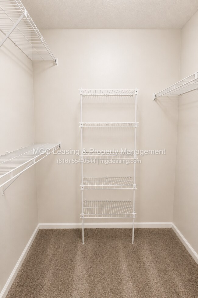 Building Photo - Spacious 3-Bedroom Townhome on the North side of Lee's Summit