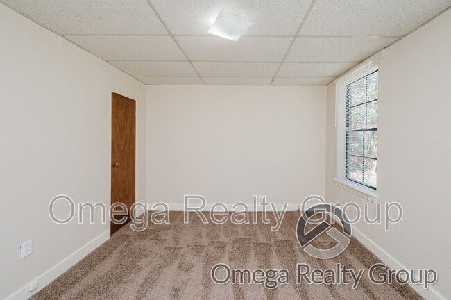 Building Photo - 901 9th Ave