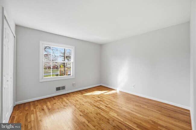 Building Photo - 8230 Carrleigh Pkwy