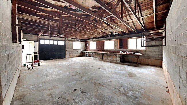 Building Photo - 1409 E Covell Rd