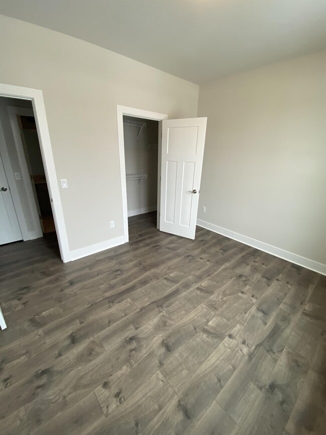 Building Photo - W218N16014 Tiger Lily Dr