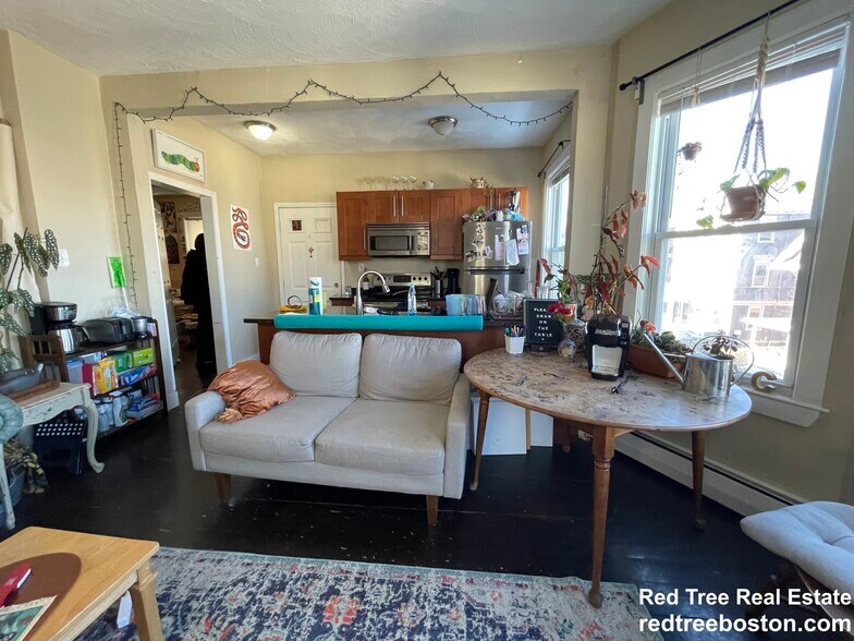 Building Photo - 72 Hillside St