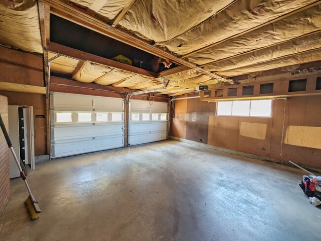 Building Photo - 1117 NW Oak Ave