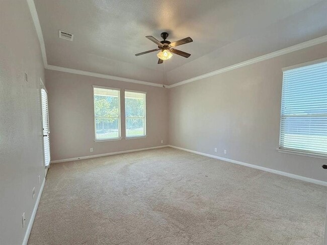 Building Photo - 323 Chisholm Trail