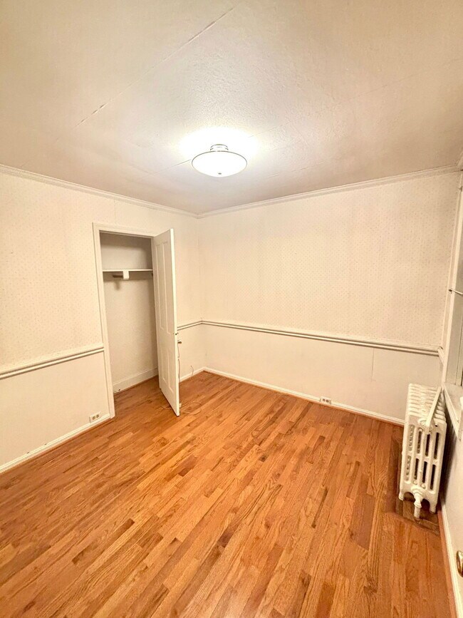 Building Photo - 627 4th St