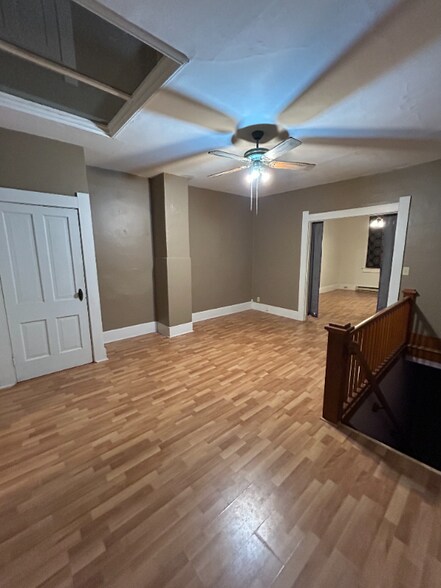 Building Photo - 125 E Main St